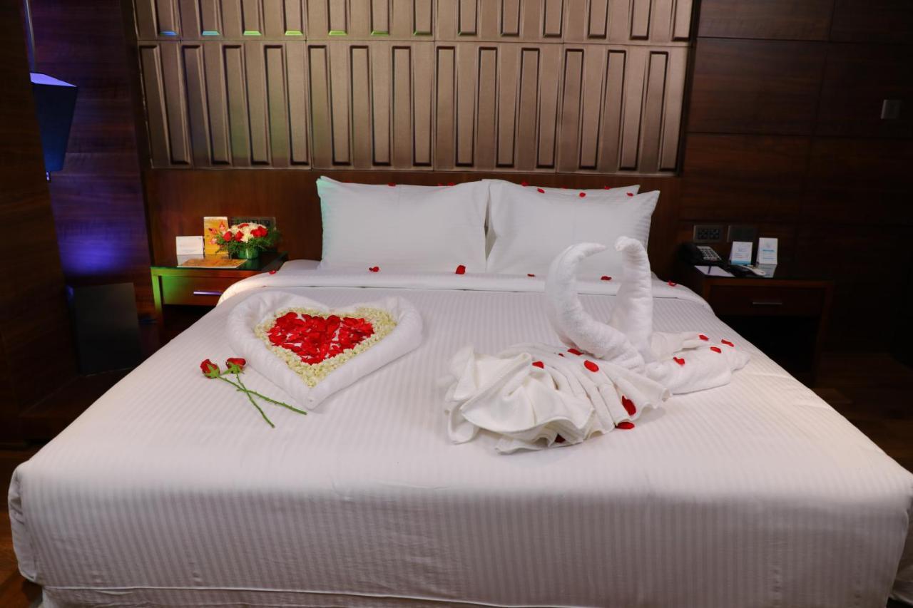 Coral Isle Hotell Kochi Exteriör bild
