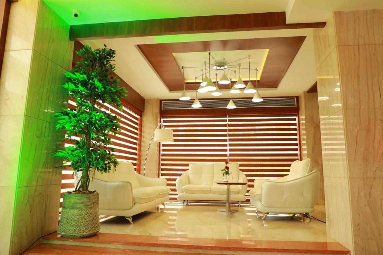 Coral Isle Hotell Kochi Exteriör bild