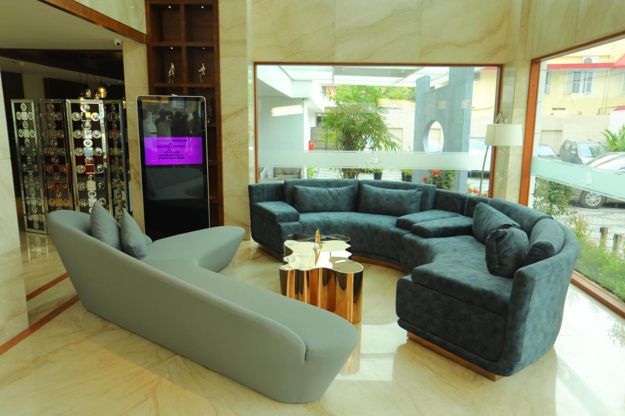 Coral Isle Hotell Kochi Exteriör bild