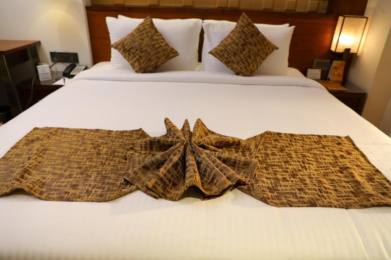 Coral Isle Hotell Kochi Exteriör bild