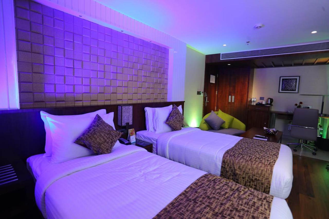 Coral Isle Hotell Kochi Exteriör bild