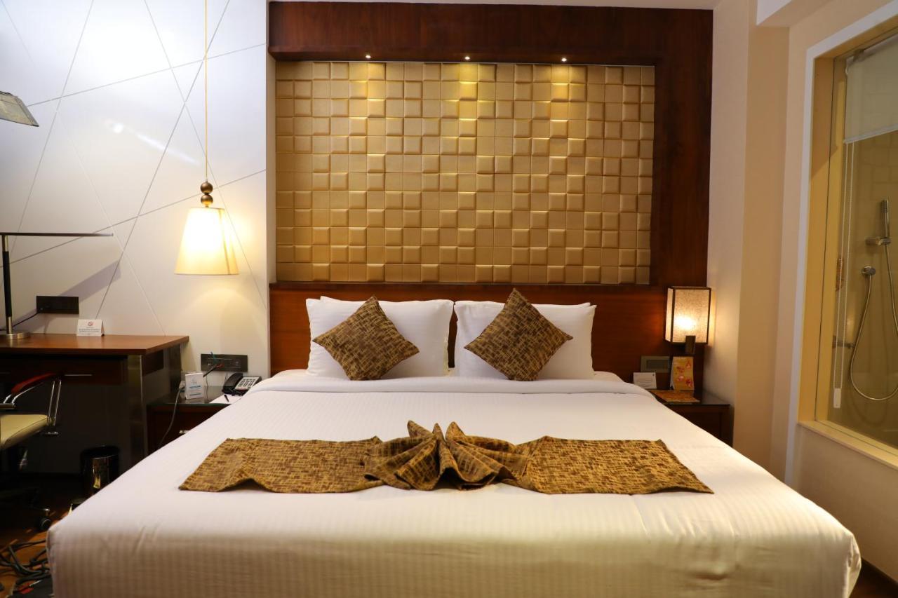 Coral Isle Hotell Kochi Exteriör bild