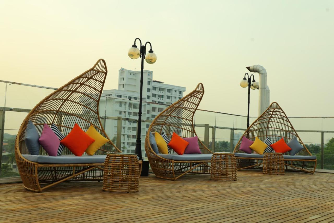 Coral Isle Hotell Kochi Exteriör bild