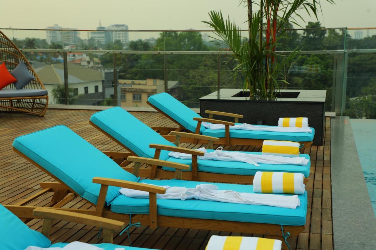 Coral Isle Hotell Kochi Exteriör bild