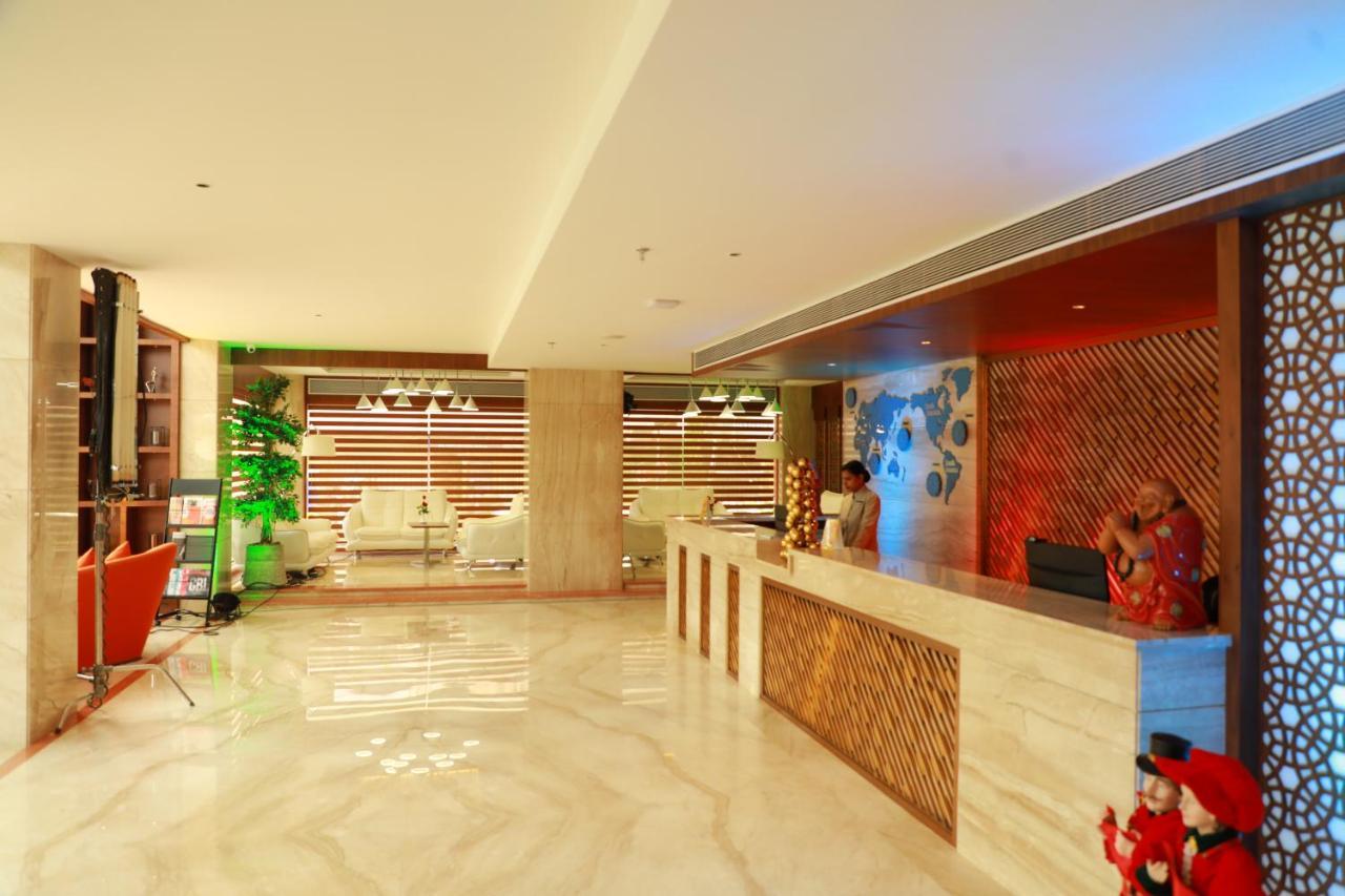 Coral Isle Hotell Kochi Exteriör bild