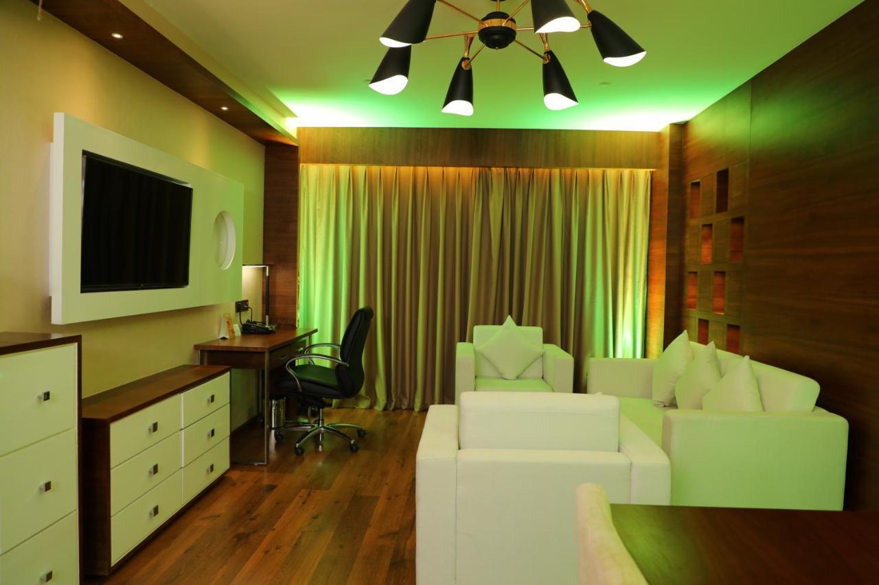 Coral Isle Hotell Kochi Exteriör bild